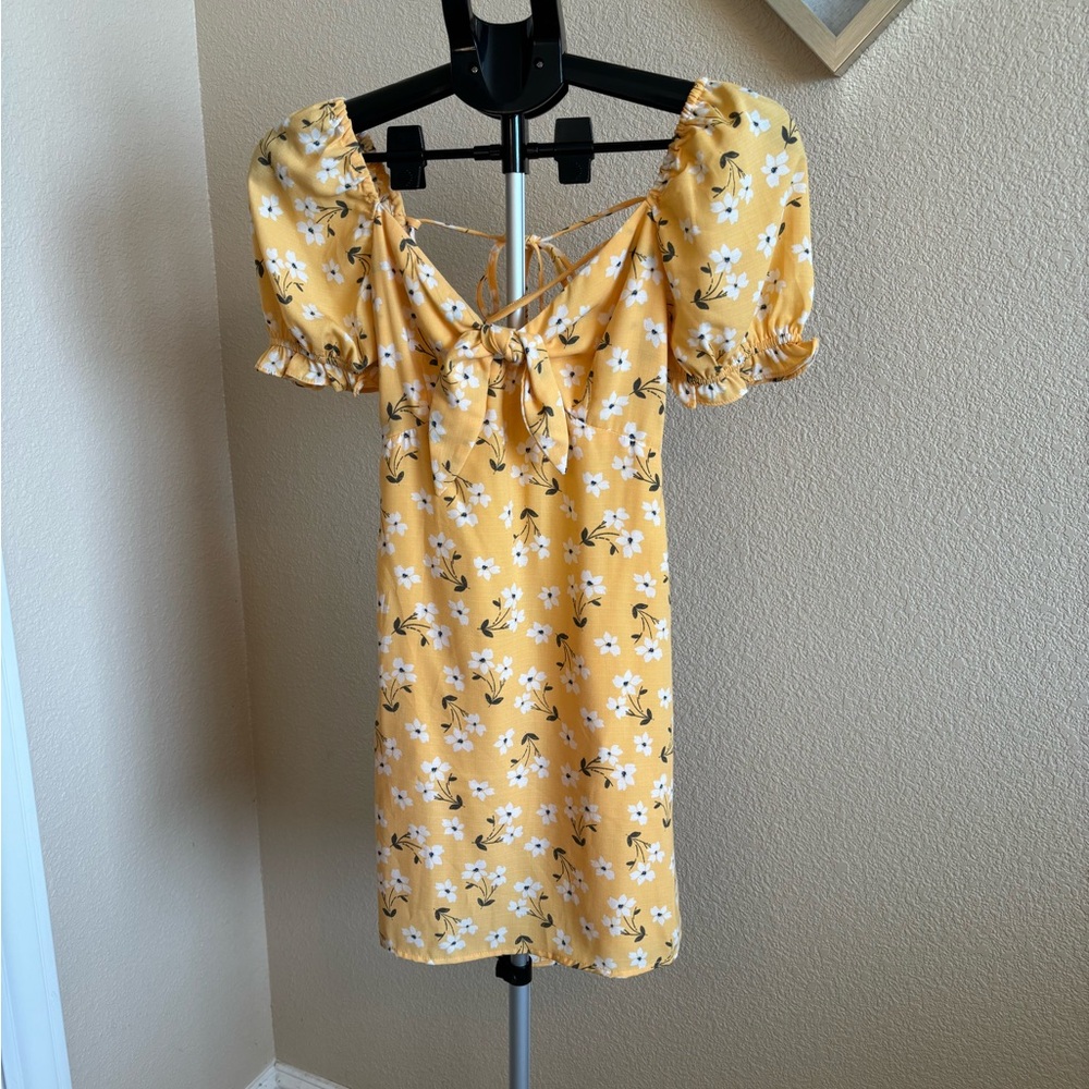 NWT Lulus Yellow‎ Daisy Print Puff Sleeve Mini Dress